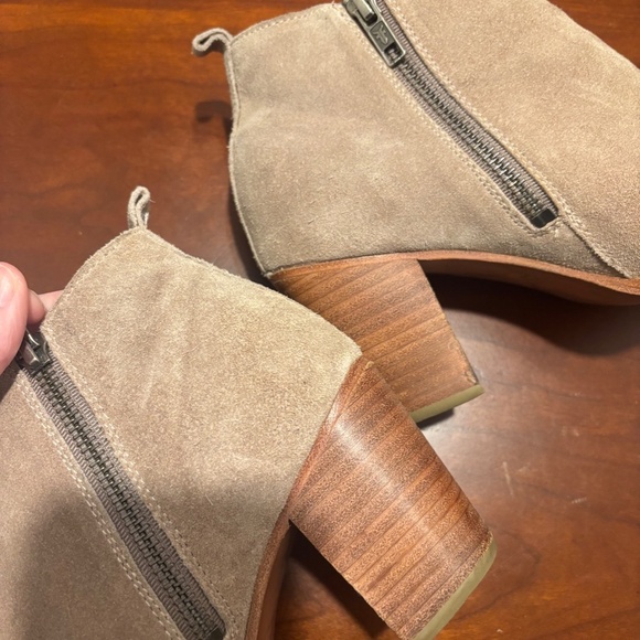 Frye Women's Meghan Ankle Booties in Tan Size 7 - Picture 11 of 13